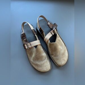 Chaco Tan Suede Toecoop Clogs Sandals 8.5